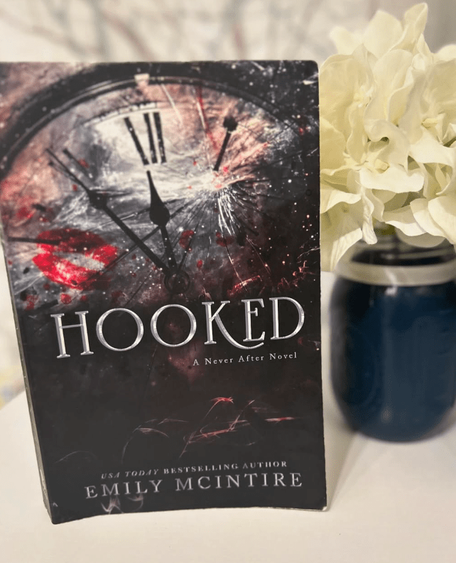 A Review of “Hooked” by Emily McIntire: A Dark Twisted Retelling of Peter&nbsp;Pan